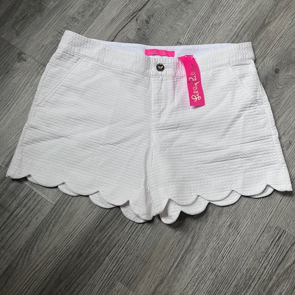 NWT Lilly Pulitzer Buttercup Short resort white size 6 scalloped hem - Picture 1 of 7